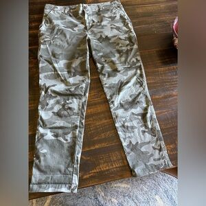 GAP Green and Gray Cargo Pants with Camouflage Design
